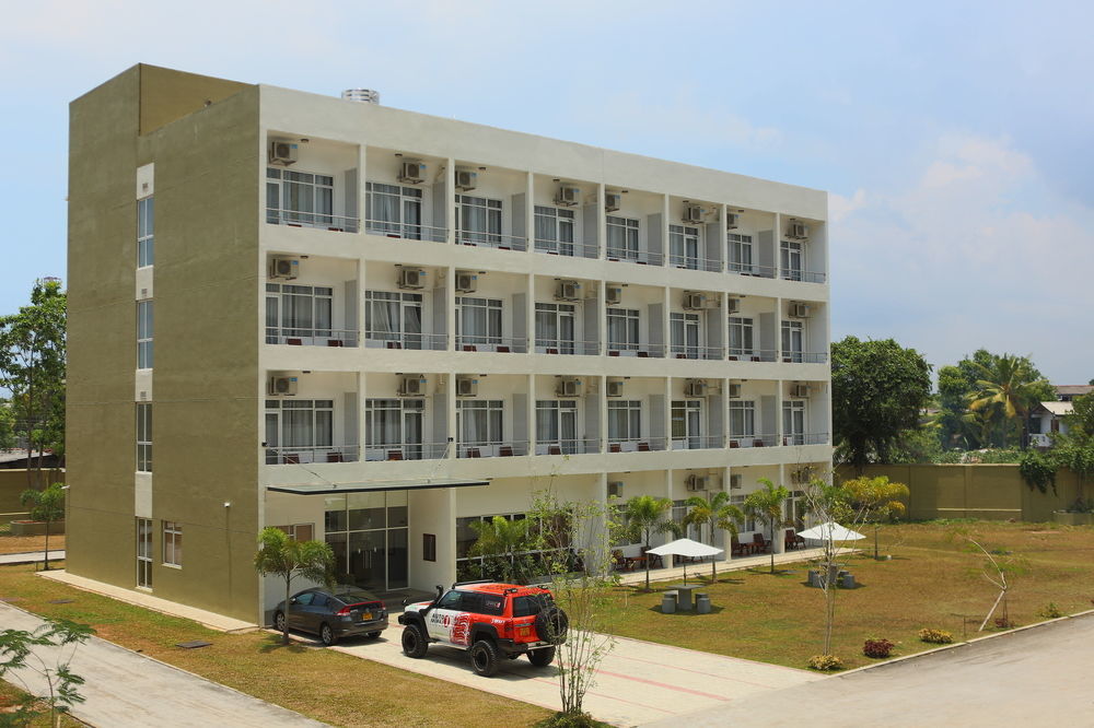 Kdu Hotel Boralesgamuwa Exterior photo